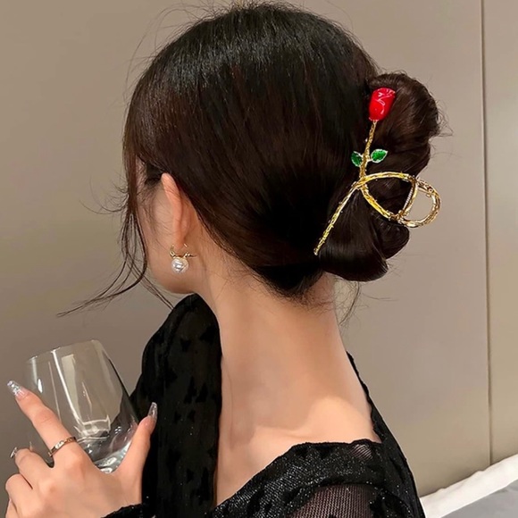 🎉HP🎉Red rose hair clip - Picture 2 of 2